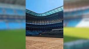 Arena do Grêmio mostra gramado e faz limpeza de vestiários