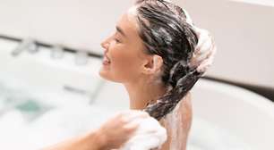 Diluir o shampoo faz mal para o cabelo? Especialista responde