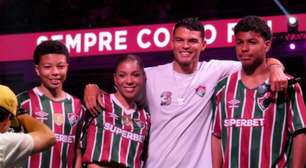Thiago Silva é apresentado pelo Fluminense e avisa: 'O Monstro voltou'