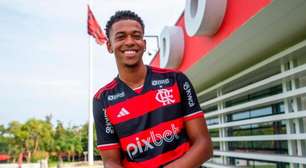 Carlinhos volta a treinar no Flamengo após morte da mãe