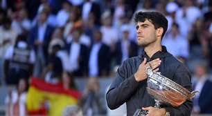 Alcaraz é campeão de Roland Garros após batalha de 4h contra Zverev e faz história