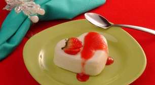 Pudim coração com calda de morango: aprenda a fazer o docinho gelado