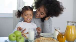 Café da manhã fácil para crianças que querem preparar com a mãe