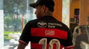 Neymar posta foto com camisa 10 do Flamengo e gera comentário de Gabigol; veja