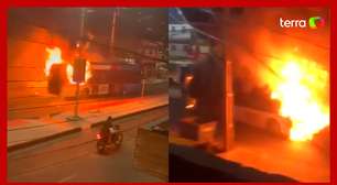 Ônibus elétrico é incendiado por criminosos em avenida de Salvador; veja vídeo