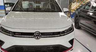 Novo VW Jetta aparece em teaser e será revelado no dia 25