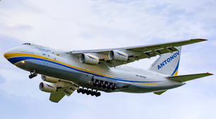 Antonov AN-124, o maior avião de cargas, pousa no Brasil