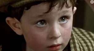 27 anos depois, esse menino de bochechas rosadas em 'Titanic' ainda recebe dinheiro por causa do filme - por uma única frase falada!