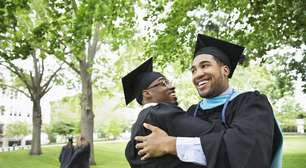 Participação de pessoas negras no ensino superior aumenta, mas representatividade ainda é baixa, diz estudo