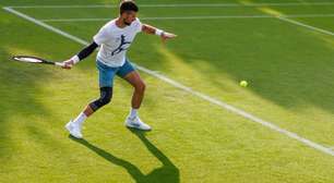 Djokovic comenta possibilidade de jogar Wimbledon