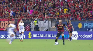 Zagueiro do Sport protagoniza gol contra bizarro em partida da Série B; veja vídeo