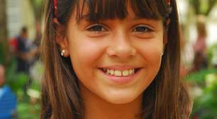 Em 2009, essa menina sorridente já vivia drama em série da Record e hoje tem sofrimento sem fim em 'Renascer'. Reconhece?