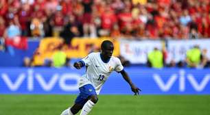 Kanté desfila contra a Bélgica e torcedores vão ao delírio na web: 'Melhor da Euro'