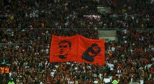 Pedro, do Flamengo, se emociona com homenagem: 'Especial'