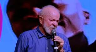 Lula chora ao lembrar de pobreza na infância e diz que governo não tem que prestar conta a nenhum ricaço e nem banqueiro