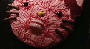 Mulher encomenda bolo da Hello Kitty e resultado é assustador; veja