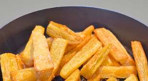 Mandioca sem fritar: dourada, crocante e sequinha - descubra