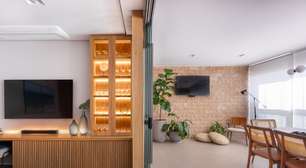 Apartamento de 110 m² destaca parede de brick e materiais naturais