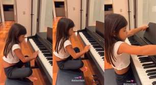 Longe da polêmica, Arthur Aguiar mostra filha tocando piano; veja!