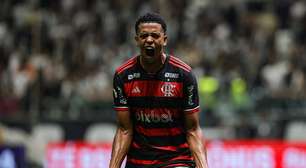 Da seca a redenção: Carlinhos desencanta com o Flamengo em noite de gala