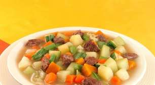 Sopa de legumes com carne: receita completa, quentinha e ótima para o jantar