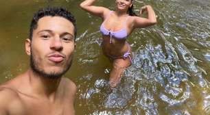 Ex-atriz mirim, irmã caçula de Bruna Marquezine surge com namorado na cachoeira