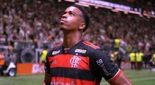 Carlinhos, do Flamengo, dedica gol à mãe: 'Me viu preparado antes de ir embora'