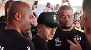 Almada chega ao Rio de Janeiro para assinar com o Botafogo