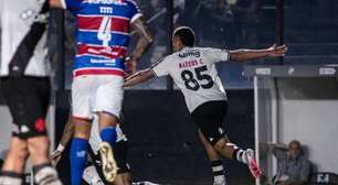 Com um gol em cada tempo, Vasco bate Fortaleza e se afasta do Z4 do Brasileirão