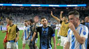 Mesmo com o susto no final do jogo, Messi elogia seleção argentina 'uma equipe muito competitiva'