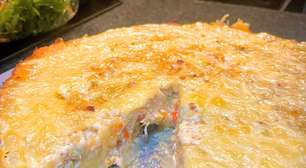 Torta de frango com massa mole de couve-flor e aveia: light