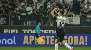 Corinthians marca nos acréscimos e vence o Vitória dentro de casa