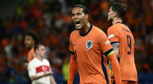 Holanda vence Turquia de virada e enfrenta a Inglaterra na semifinal da Eurocopa