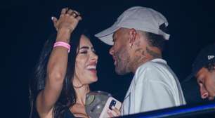 Neymar e Bruna Biancardi são flagrados aos beijos em show do Thiaguinho em SP