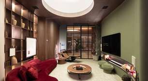 Árvores e plantas permeiam loft que reúne diferentes estilos de décor