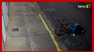 Homem furta bicicleta, mas cai ao tentar fugir com o veículo em SP