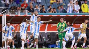 Jogadores da Argentina cantam música racista durante festa do título da Copa América; veja