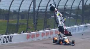 Carro bate e capota em acidente assustador na Fórmula Indy; veja o vídeo