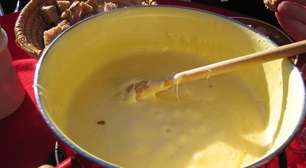 Fazer um fondue de queijo brie no frio é muito bom