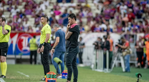 Após derrota para o Fortaleza, Thiago Carpini diz que Vitória precisa voltar a competir