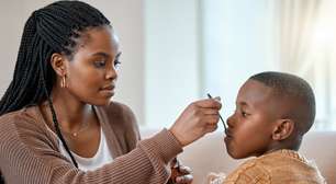 Remédio para gripe infantil: 9 opções seguras e como tomar