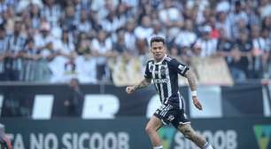 Bernard comemora vitória do Atlético-MG contra o Vasco e reestreia atuando em casa