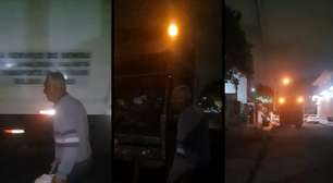 Vídeo: Coleta em Alvorada é feita por um único funcionário que dirige o caminhão e recolhe o lixo
