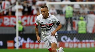 Rafinha elogia São Paulo, mas questiona arbitragem no empate contra o Juventude