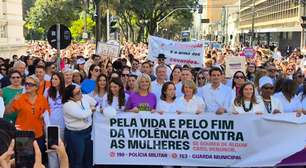 Centenas de pessoas ocupam Centro de Curitiba em ação de combate ao feminicídio