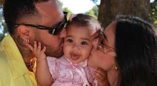 Família feliz! Neymar curte piscina com Bruna Biancardi e Mavie após acusações de traição em nascimento de 3ª filha