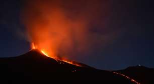 Erupção do Etna volta a fechar principal aeroporto da Sicília