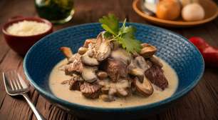 Bife ao molho de champignon: a melhor receita para servir a visitas