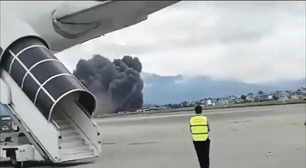 Vídeo mostra avião caindo e explodindo após decolar no Nepal; 18 pessoas morrem