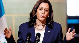 Ternos, tênis e pérolas - por que a moda está a favor de Kamala Harris?